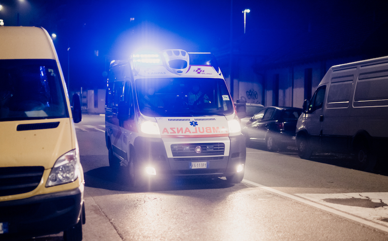 Catania, in arresto cardiaco dopo un incidente stradale: la Polizia lo salva con la rianimazione cardio-respiratoria